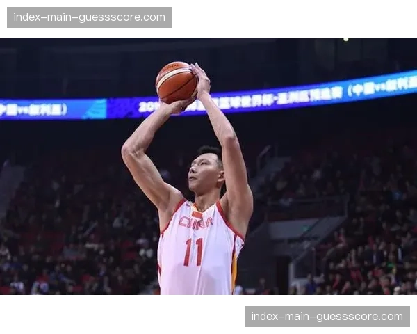 【2026年4月CBA联赛肋部渗透与纵深突破分析·人物·特写特写：老将易建联在训练后加练底线穿插与接球投篮